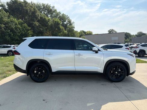 Used 2025 Toyota Grand Highlander AWD image 7
