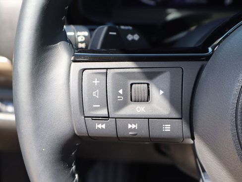 Used 2024 Nissan Pathfinder Platinum w/ Lighting Package (N92) FWD image 14