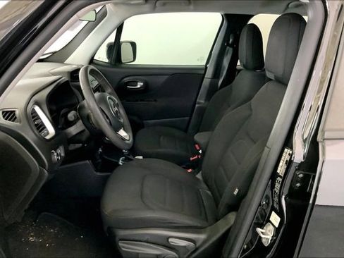 Used 2020 Jeep Renegade Latitude FWD image 11
