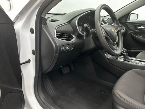 Used 2023 Chevrolet Malibu LT image 19
