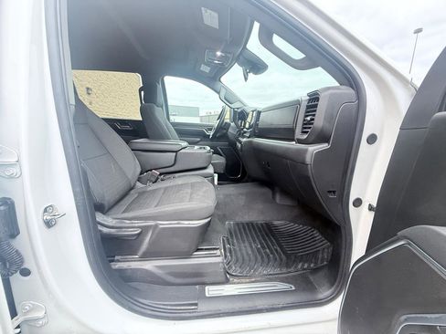 Used 2025 Chevrolet Silverado 2500 LT w/ Convenience Package AWD/4WD image 11