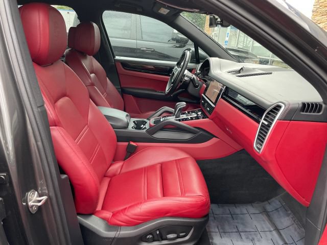 Used 2022 Porsche Cayenne S AWD/4WD image 40