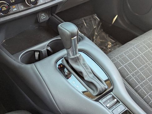 Certified 2025 Honda HR-V LX image 26