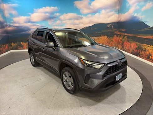 Used 2022 Toyota RAV4 XLE AWD/4WD image 2