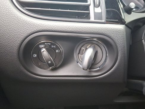 Used 2023 Porsche Macan image 24