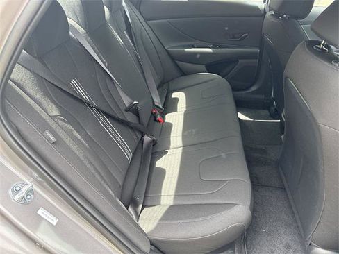 New 2025 Hyundai Elantra SEL image 15