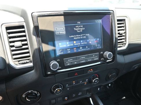 Used 2022 Nissan Frontier SV w/ Technology Package AWD/4WD image 12