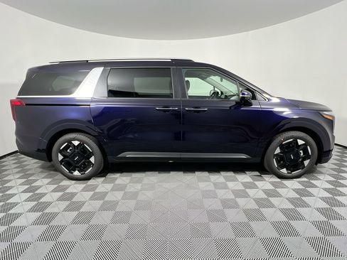 New 2026 Kia Carnival EX image 2