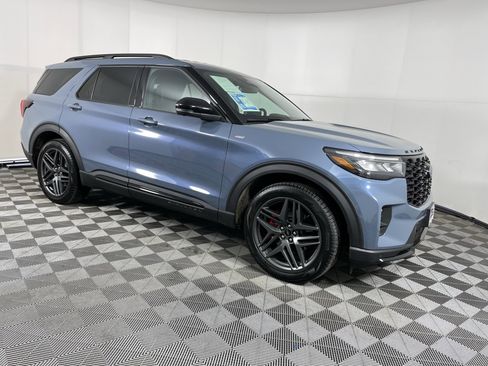 Used 2025 Ford Explorer ST-Line w/ Premium Package RWD image 7