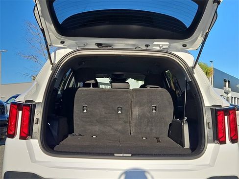 Certified 2025 Kia Sorento LX image 6