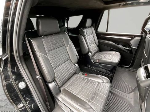 Used 2025 Cadillac Escalade Sport Platinum w/ LPO, ONYX Package AWD/4WD image 17