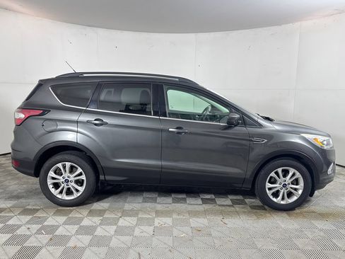 Certified 2017 Ford Escape SE w/ Equipment Group 201A FWD image 2