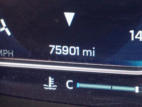 Used 2023 Chevrolet Suburban Z71 w/ Luxury Package image 28