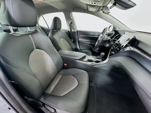 Used 2024 Toyota Camry LE image 28