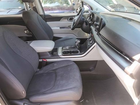 Certified 2022 Kia Carnival LX image 17