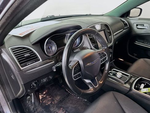 Used 2019 Chrysler 300 Touring w/ Sport Appearance Package image 14