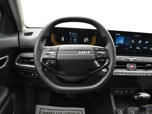 Used 2025 Kia K4 FWD image 19