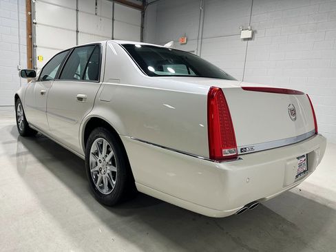Used 2010 Cadillac DTS Luxury image 21
