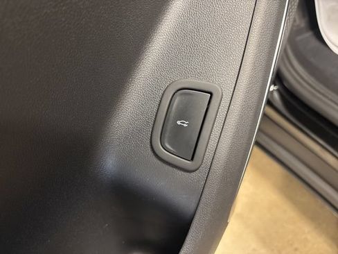 Used 2026 GMC Acadia Elevation w/ Elevation Premium Package FWD image 37