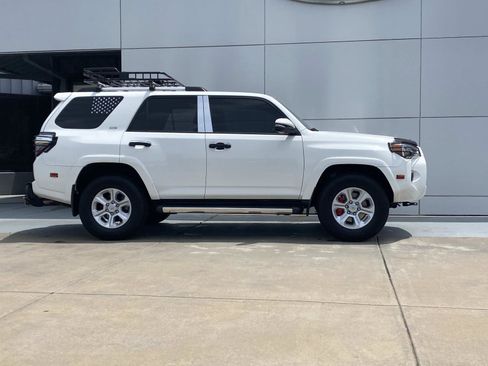 Used 2021 Toyota 4Runner SR5 Premium AWD/4WD image 3