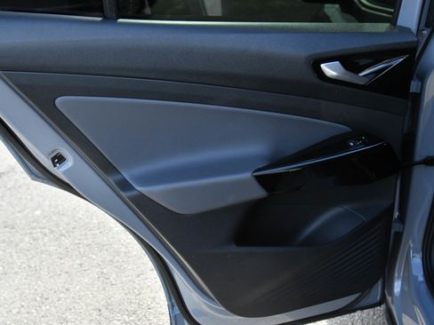 Used 2021 Volkswagen ID.4 Pro image 36