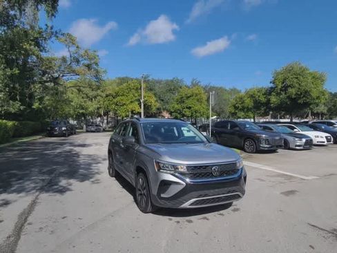 Used 2023 Volkswagen Taos S FWD image 2