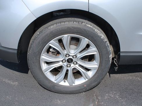 Certified 2024 Ford Edge Titanium AWD/4WD image 4