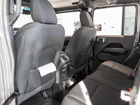 Used 2022 Jeep Wrangler Unlimited Sahara w/ Cold Weather Group image 33