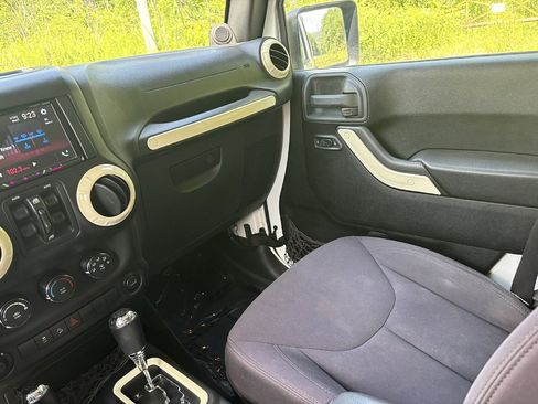 Used 2013 Jeep Wrangler Unlimited Sport AWD/4WD image 10