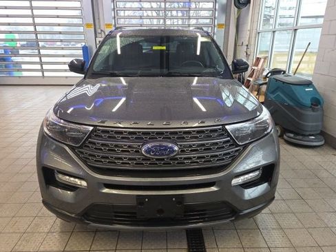 Used 2022 Ford Explorer XLT w/ Equipment Group 202A image 2