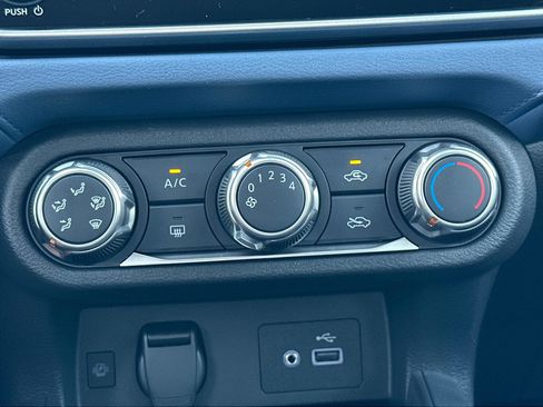 New 2025 Nissan Versa SV w/ Trunk Package image 33