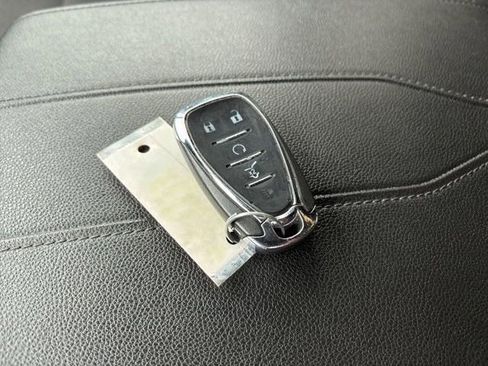 Used 2022 Chevrolet Traverse LT w/ LPO, Floor Liner Package image 52