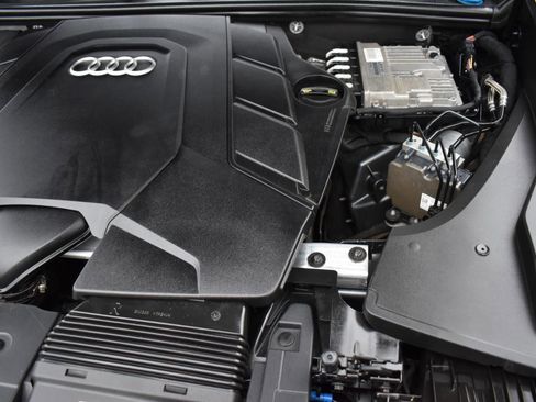 Used 2019 Audi Q8 Prestige w/ Luxury Package image 57