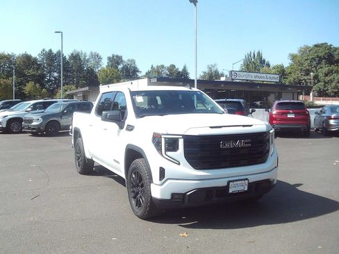 Used 2025 GMC Sierra 1500 Elevation AWD/4WD image 7