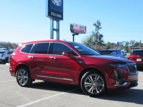 Used 2025 Cadillac XT6 Premium Luxury image 2