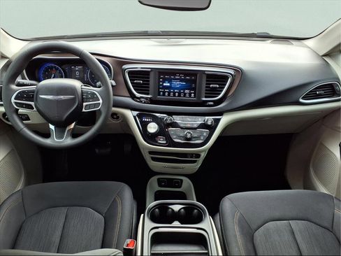 Used 2018 Chrysler Pacifica Touring Plus w/ Tire & Wheel Group image 15