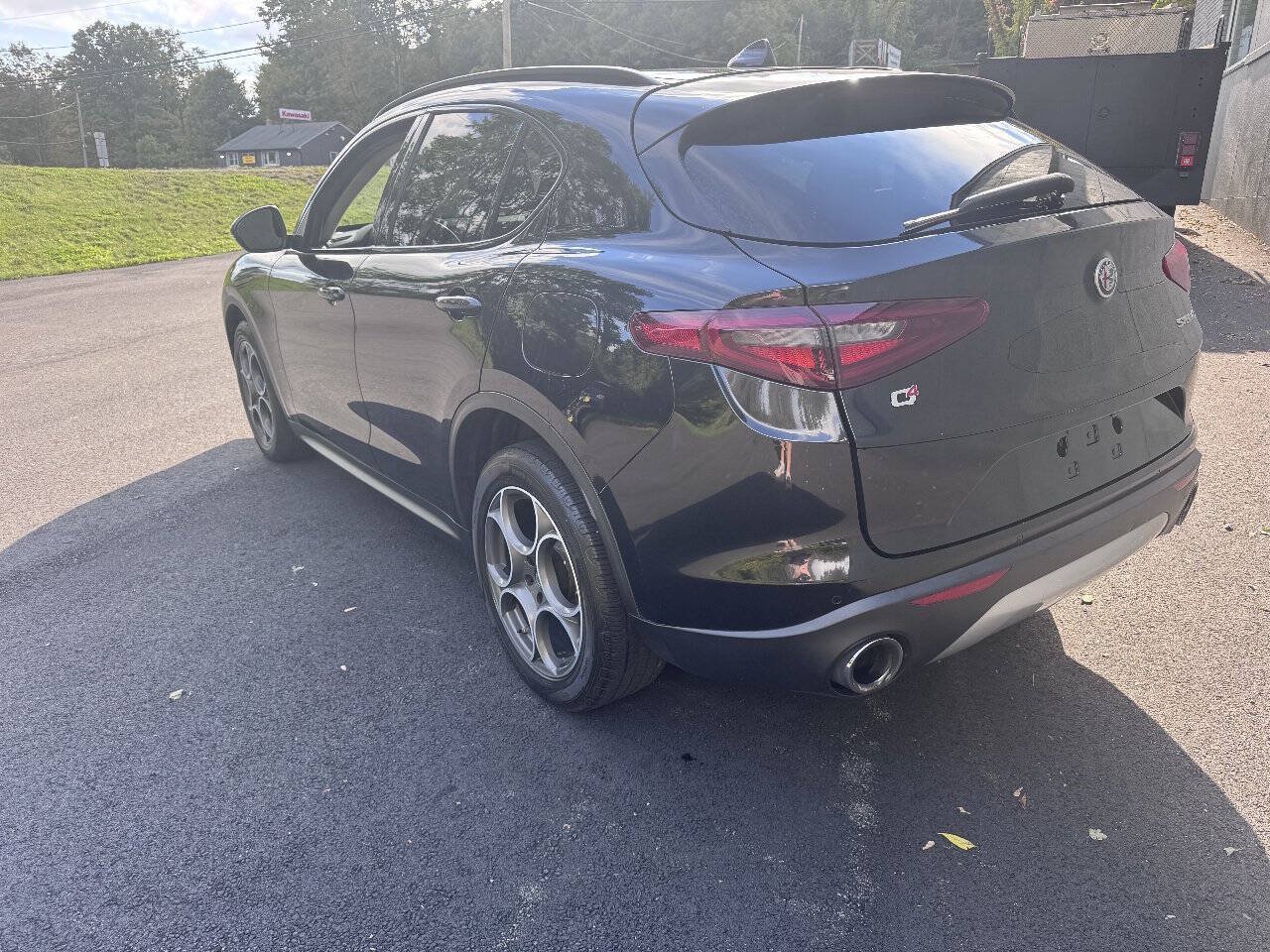 Used 2018 Alfa Romeo Stelvio Sport w/ Quick Order Package 22J Sport AWD/4WD image 2