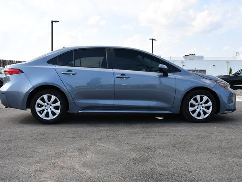 Used 2025 Toyota Corolla LE FWD image 11