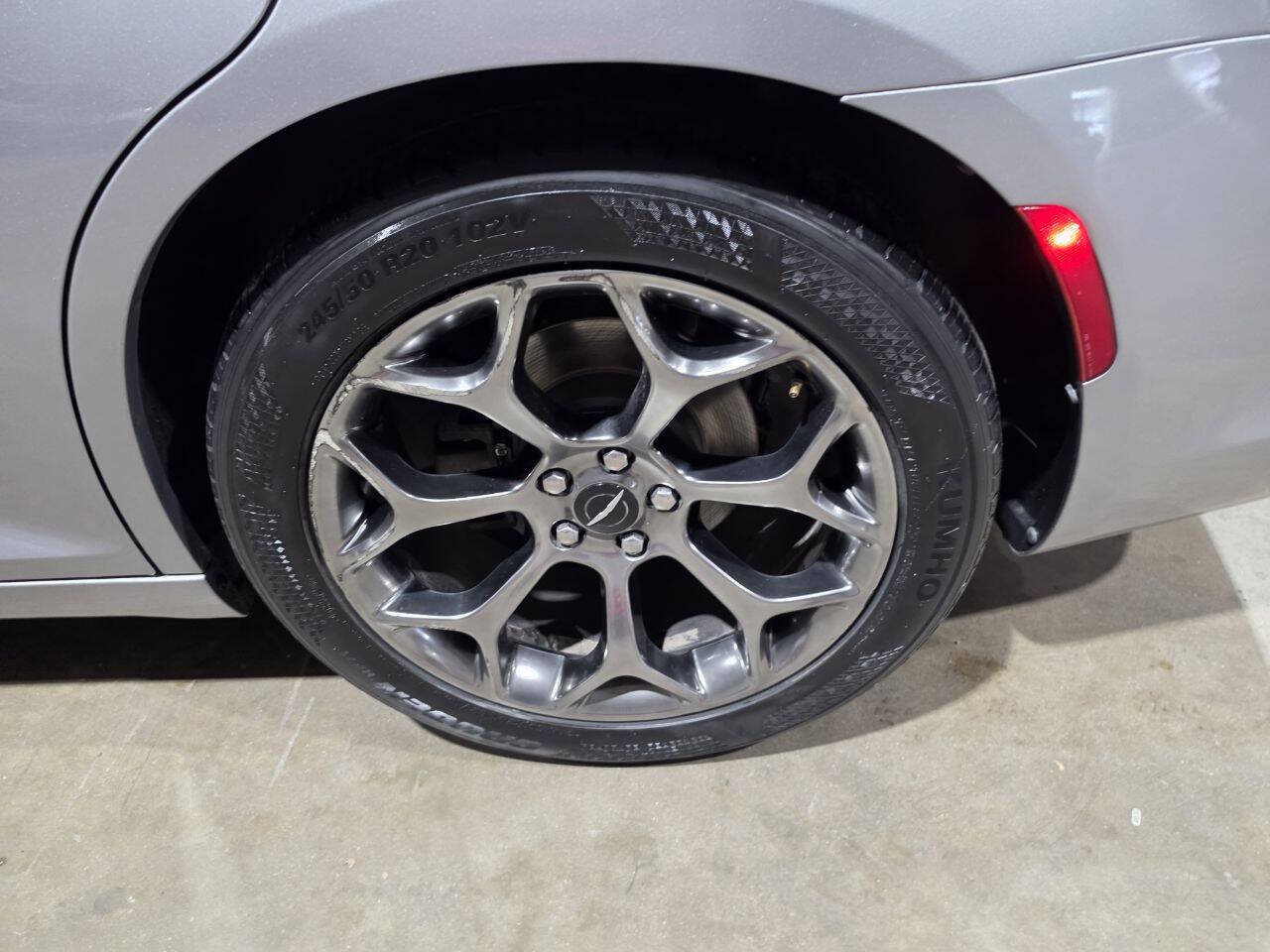 Used 2018 Chrysler 300 S w/ Safetytec Plus Group RWD image 22