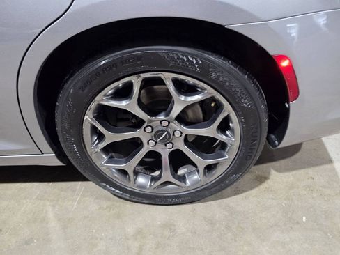 Used 2018 Chrysler 300 S w/ Safetytec Plus Group RWD image 22