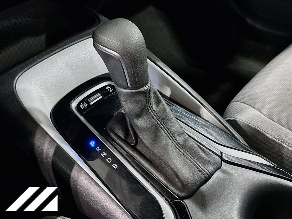 Used 2023 Toyota Corolla SE w/ Carpet Mat Package (TMS) FWD image 17