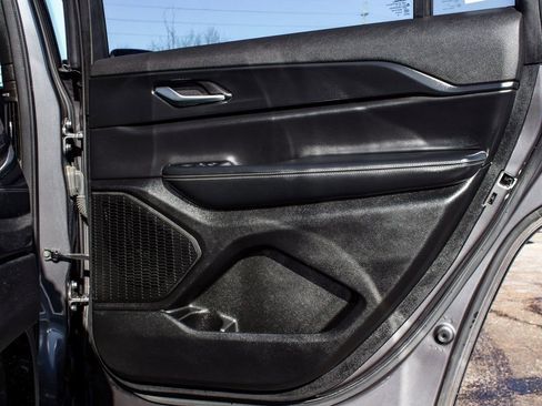 Used 2024 Jeep Grand Cherokee L Laredo image 12