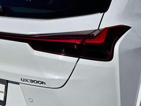 Used 2025 Lexus UX 300h FWD image 28