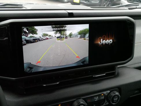 Used 2025 Jeep Gladiator Sport AWD/4WD image 31