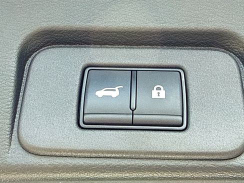 Used 2025 Nissan Rogue SV w/ SV Premium Package FWD image 13