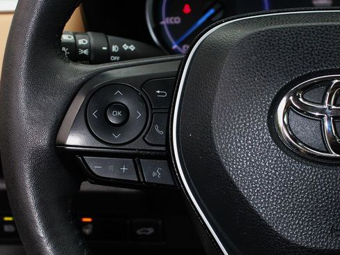 Used 2023 Toyota RAV4 XLE Premium image 23