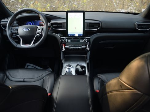 Certified 2023 Ford Explorer ST w/ Equipment Group 401A image 8