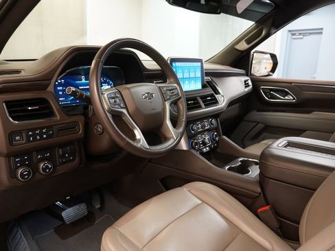 Used 2022 Chevrolet Tahoe Z71 w/ Z71 Off-Road Package AWD/4WD image 7