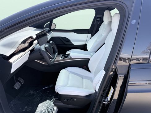 Used 2022 Tesla Model X image 28