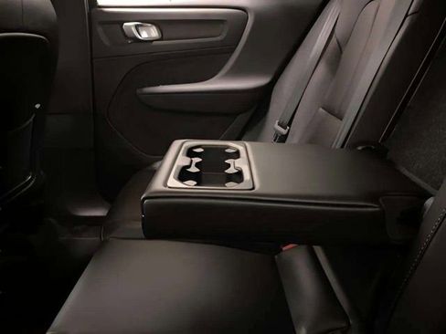 Used 2025 Volvo XC40 B5 Plus image 61